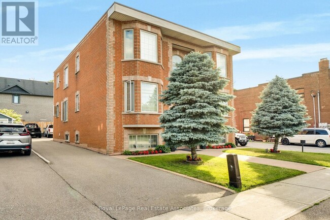 Photo - 48 Mississauga Rd N Unit 1