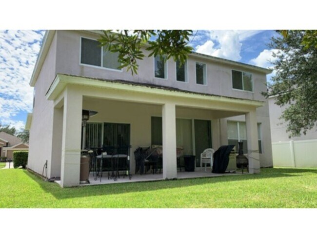 Photo - 4 b 2.5 b House w 2 car garage in Spring Isle