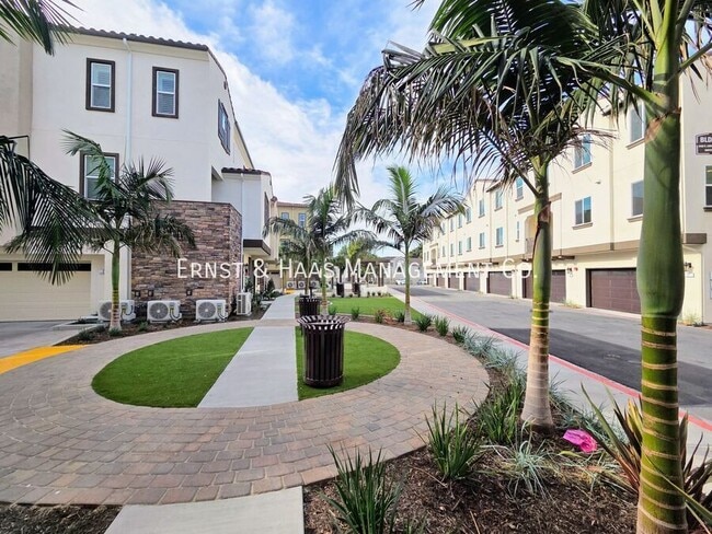 Building Photo - 2420 E Lincoln Ave Unit #02