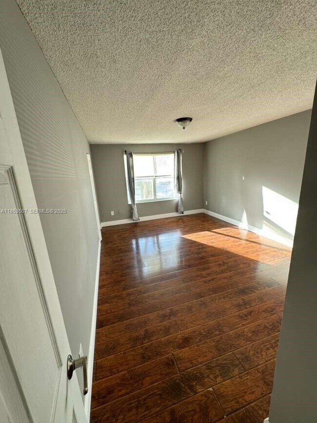 Photo - 959 SE 2nd Ave