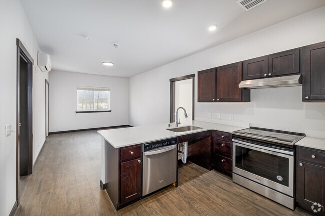 2BR, 1BA - 820SF - Hub City Apartments