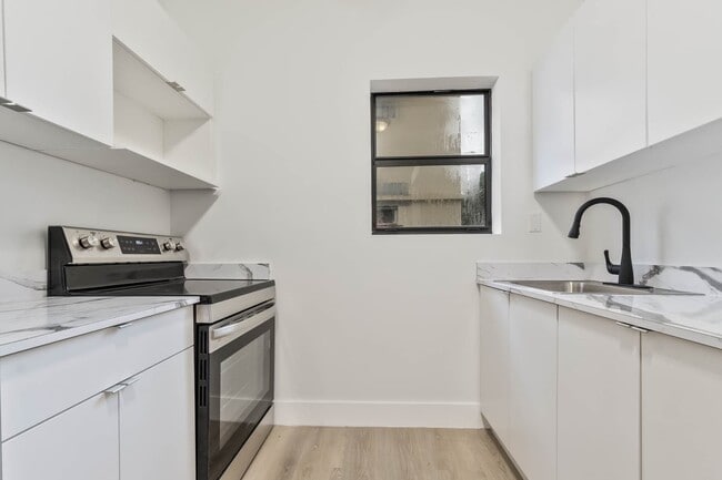 Photo - 858-866 NW 3rd St