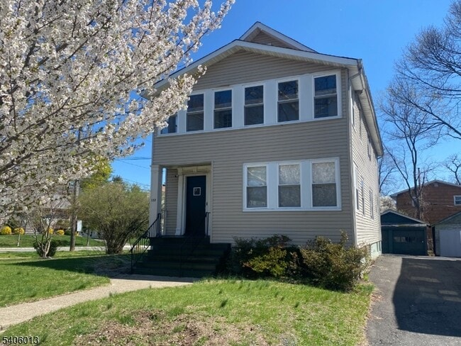 Photo - 133 Willowdale Ave