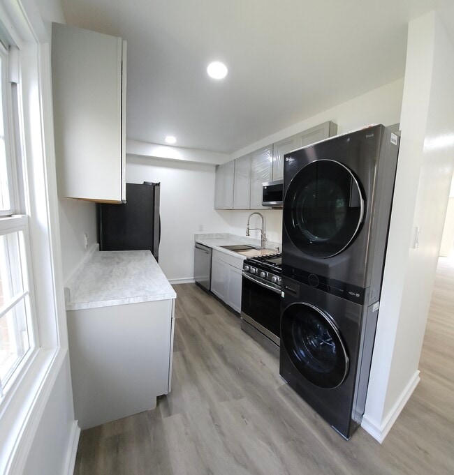 Kitchen - 7 Waterfall Rd Unit 7