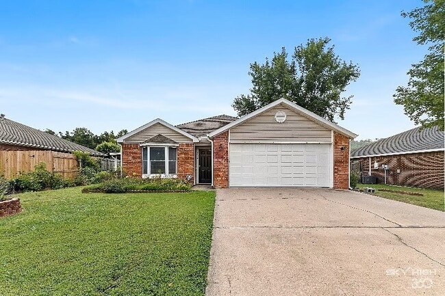 Building Photo - 3829 W Gardenia Dr