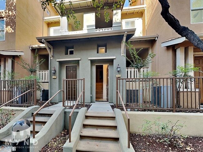 Building Photo - 715 Modern Ice Dr Rental