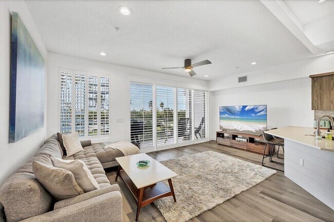 8234 Harborside Cir
