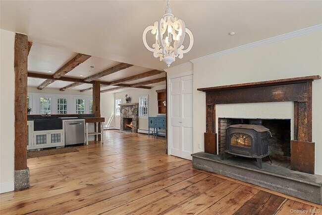 Photo - 264 Titicus Rd