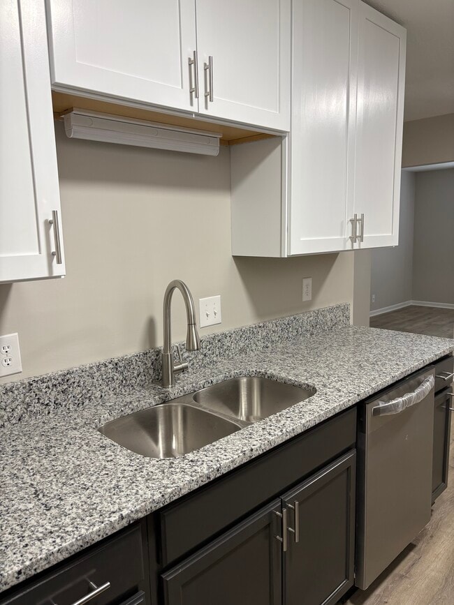 Photo - 801 Burcale Rd Unidad D7