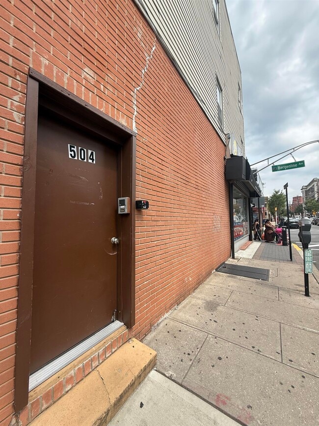 Building Photo - 4001 Bergenline Ave Unit 3