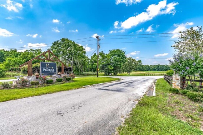 Photo - 176 Wood Fern Dr