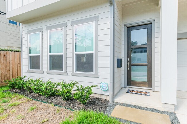 Photo - 307 Parker St