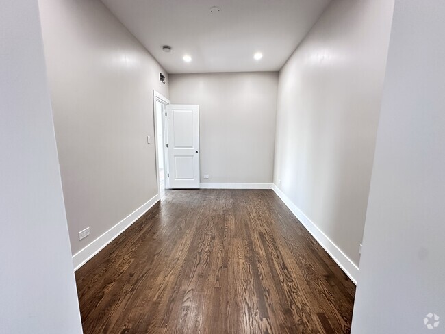 Building Photo - 5011 N Troy St Unit Troy Rental
