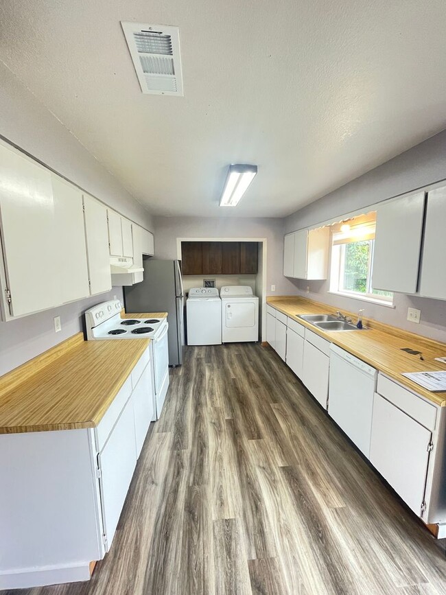 Photo - 2613 Spring St Unit #1