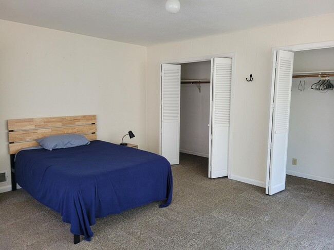 Photo - Lewis & Clark Law School International Students ONLY Unit Room 3