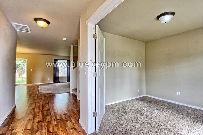 Photo - 3 Bed, 2.5 Bath Home with Large Bonus Room/4th Bedroom in Orchards by Prairie High School