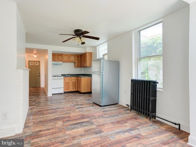 Photo - 262 W Apsley St