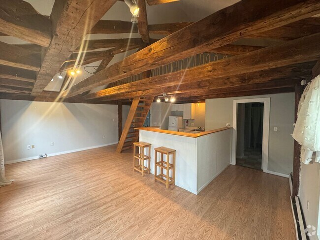 Building Photo - 10 Portland St Unit 2 Rental