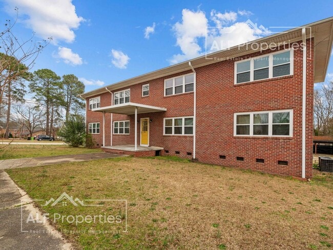 Building Photo - 1301 S 10th St Unit 1301 S. 10th St.  4 Rental