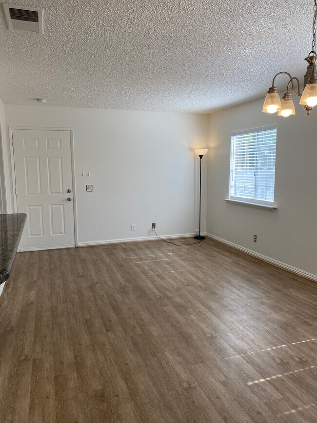 Photo - 8463 De Soto Ave Unidad 6