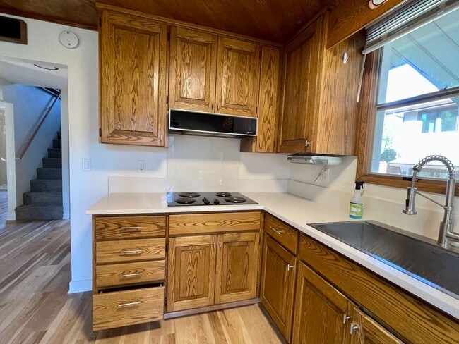 Photo - 2+ Bed / 1 Bath Charming House (with basement) in Sellwood