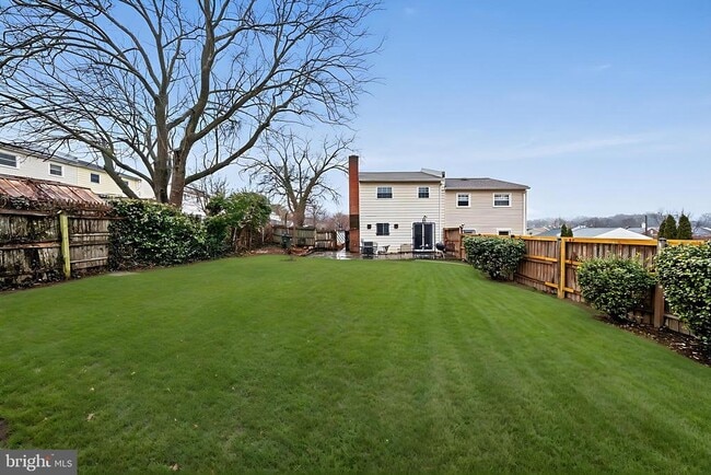 Photo - 813 Delafield St NE