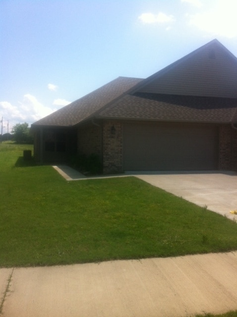 Building Photo - 1307B-1307B Clinic Ln Unit A