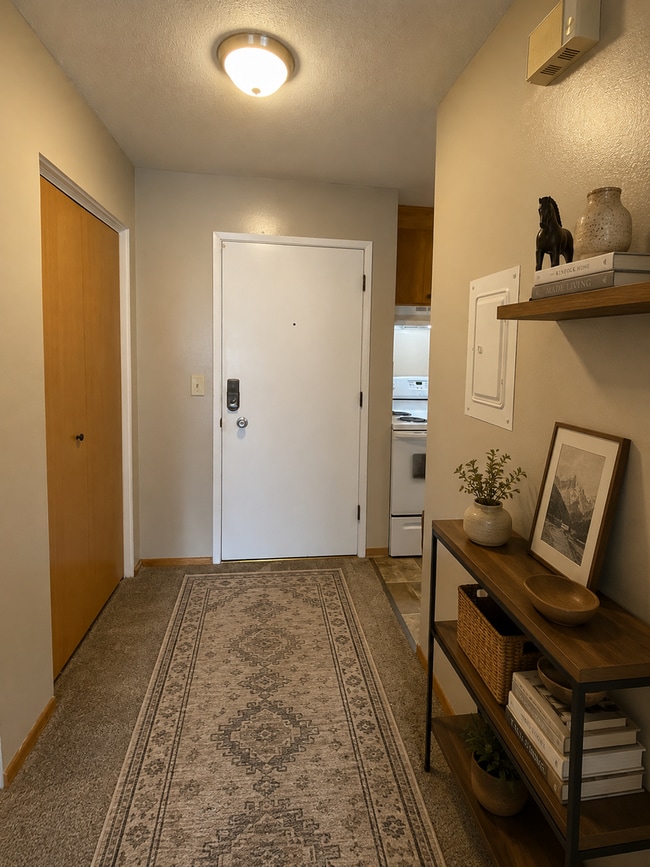 Photo - Keyless Entry • On-Site Laundry • Free WiFi Unidad 22