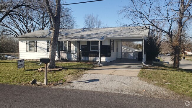Building Photo - 3 bd, 2 ba house NE Columbia, 2nd living r...