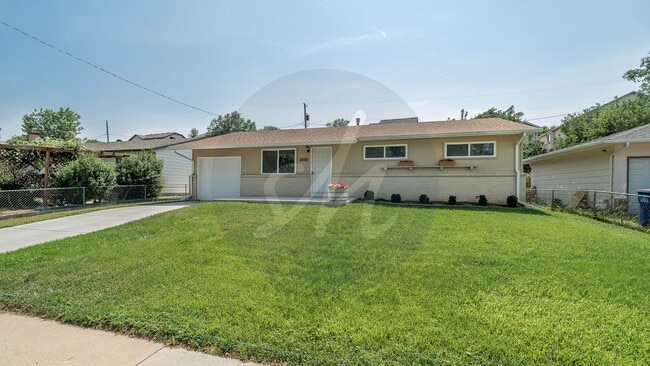 Building Photo - Charming Rancher in Stratmoor Valley