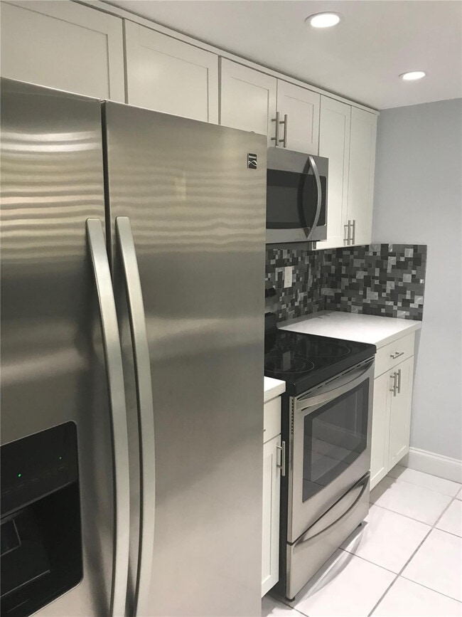 Building Photo - 9576 SW 1st Ct Unit 9-F