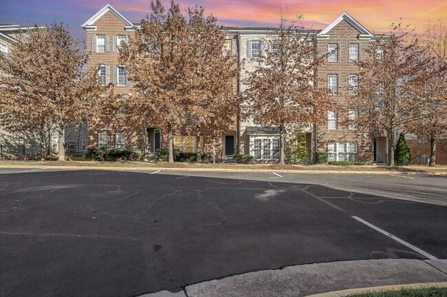 Building Photo - Welcome Home!!