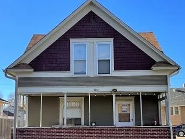 Building Photo - 5 Bedroom Home!