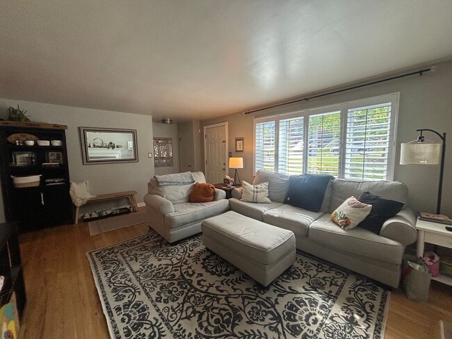 Photo - Beautiful 4 Bedroom Home In Mt. Lebanon!