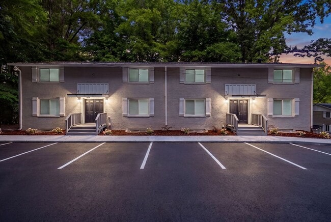 Building Photo - Newly Renovated 2 bedroom Condos! Unit H4