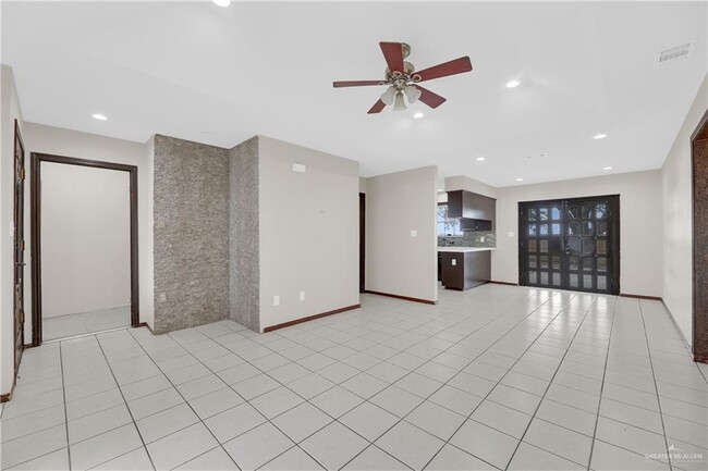 Photo - 19 S 41st St