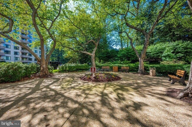 Photo - 5225 Pooks Hill Rd