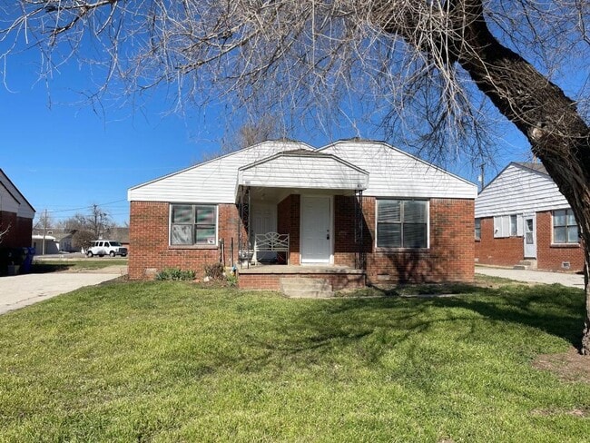 Building Photo - 2 BED 1 BATH DUPLEX FOR LEASE