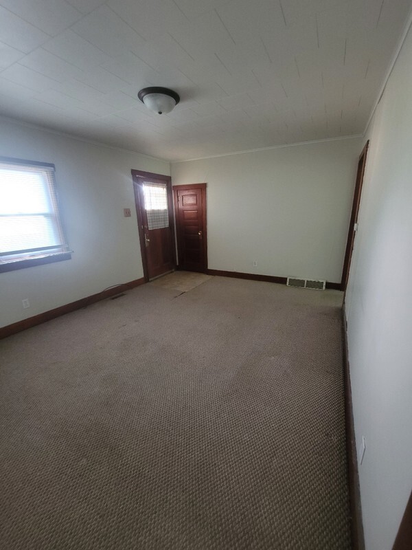 903 E Burlington Ave