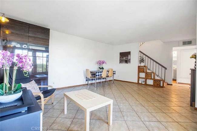 Photo - 18521 Mayall St