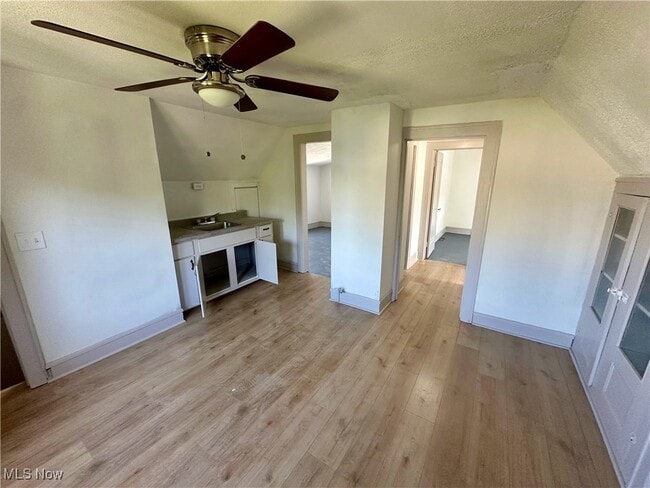 Photo - 3540 E 154th St Unidad 3