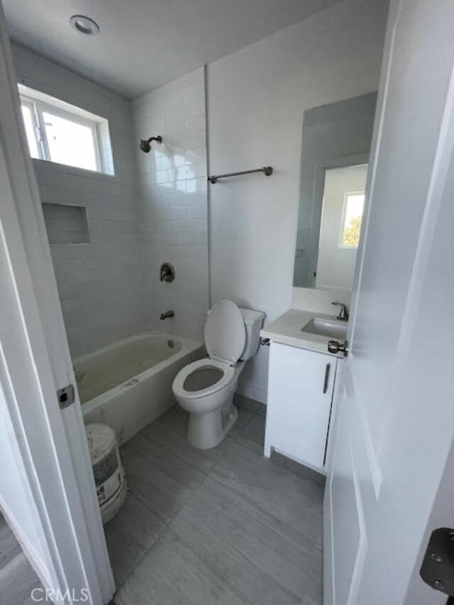 Photo - 11451 Victory Blvd Unidad 2