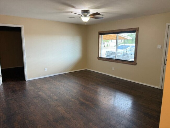 Photo - 2913 N Mann Dr
