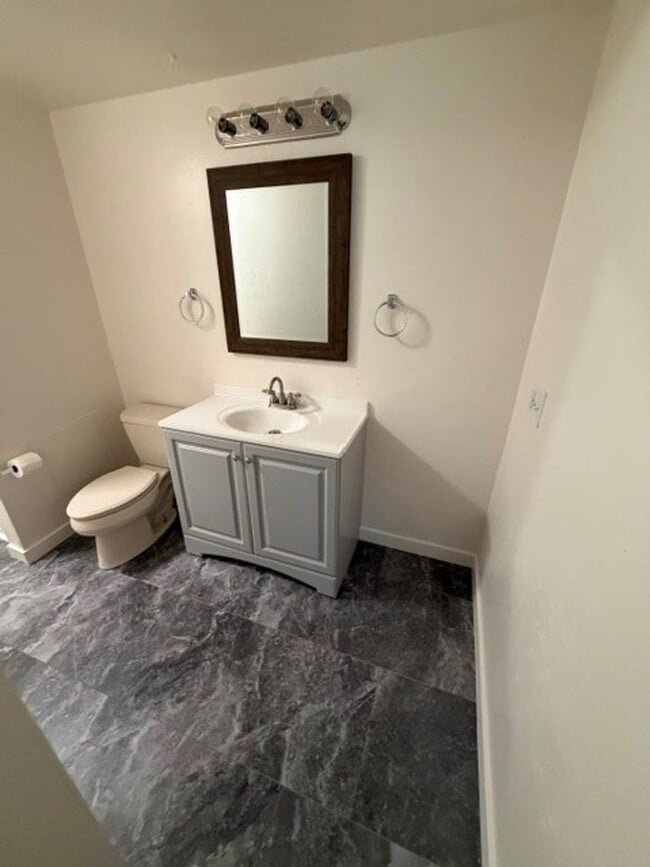Photo - 2 bed/1 bath apartment in Golden Unit J-3