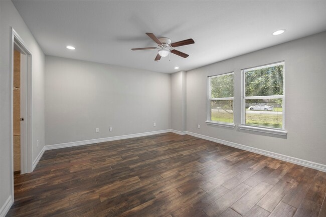 Photo - 1123 Runneburg Rd