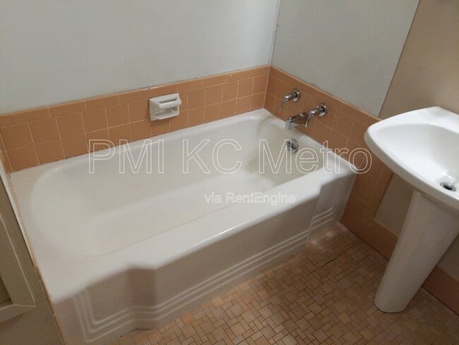 Photo - 3207 NE 48th Terrace