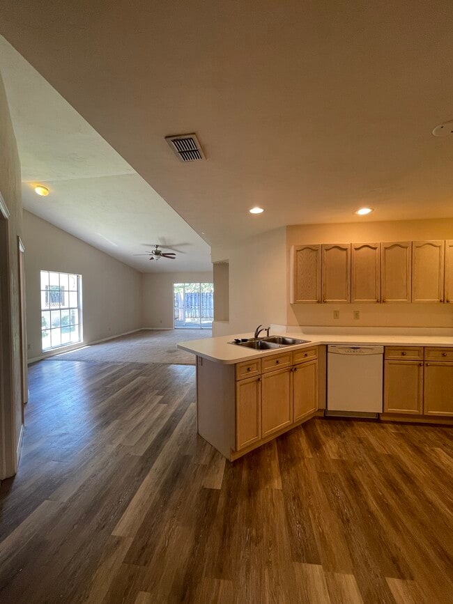 Photo - 12243 Londonderry Ln