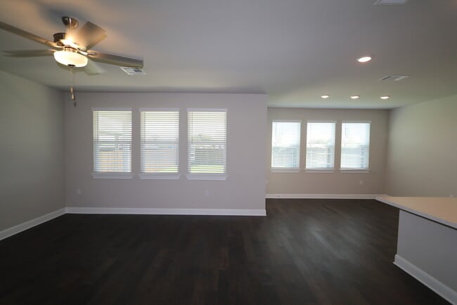 Photo - 1607 Alana Falls Ave