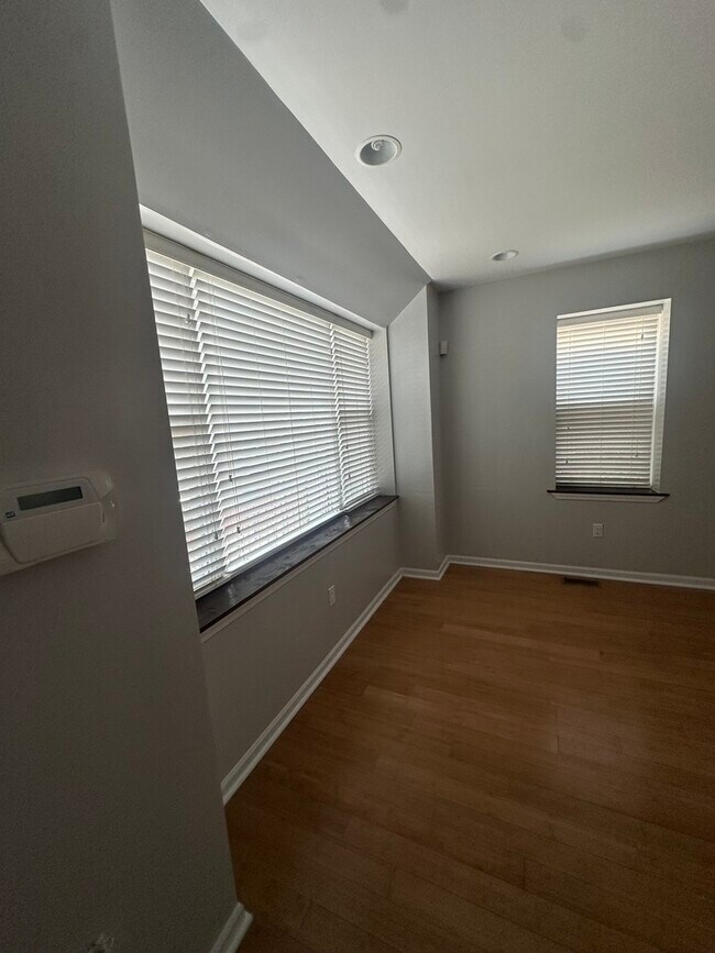 Photo - 2449 W Taylor St
