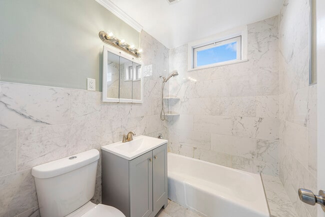 400 W Elm St Unit 1